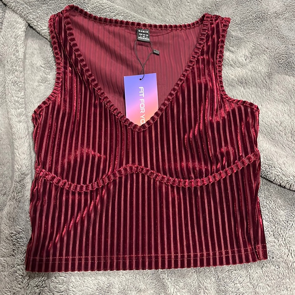 Red crop top size S